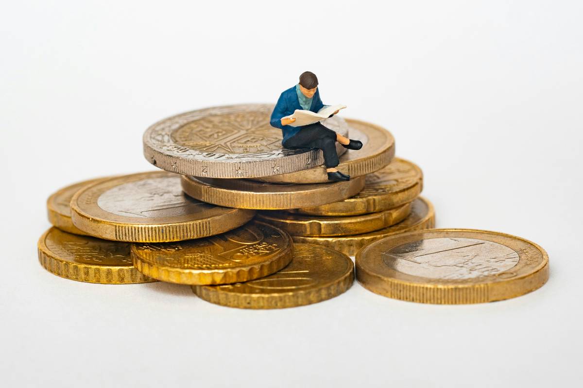Visual comparison of wealth building strategies pdf methods with ROI timelines